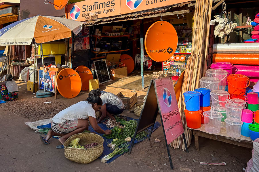 Marché de Tsiroanomandidy : paraboles