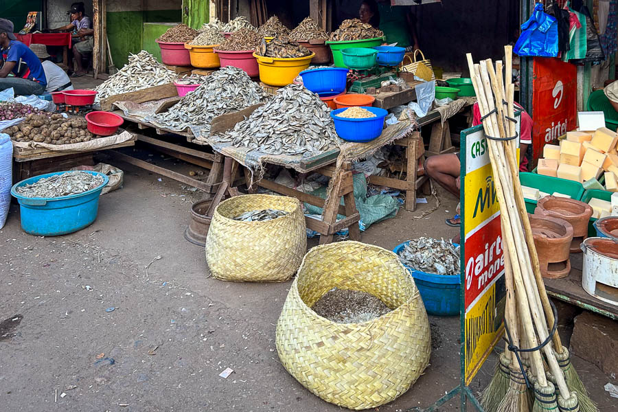 Marché de Tsiroanomandidy : poisson séché