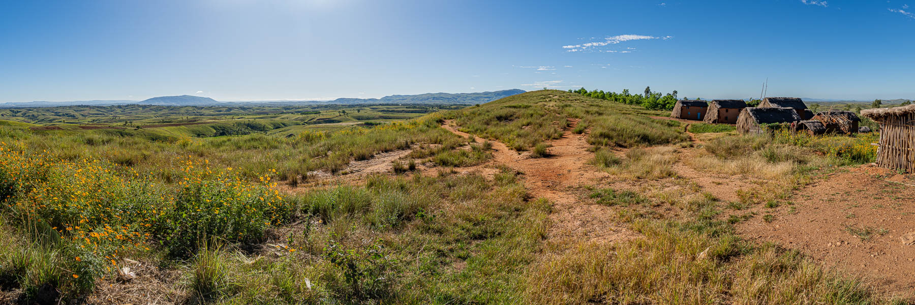 Haut plateau et village d'Ambohidrangory