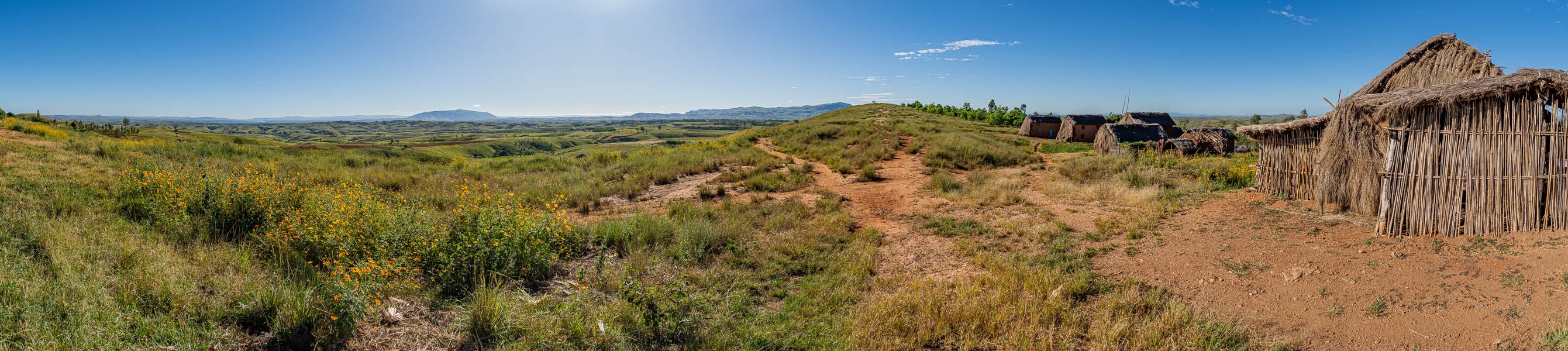 Haut plateau et village d'Ambohidrangory