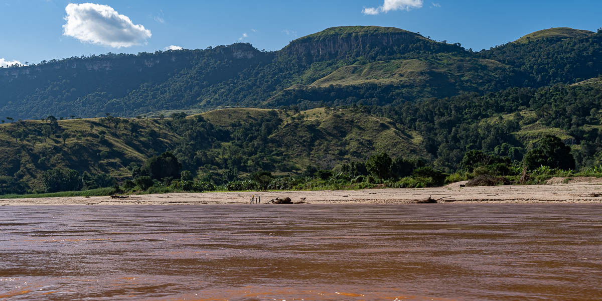 Fleuve Manambolo, entrée des gorges