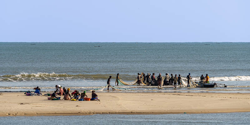 Morondava : plage, pêcheurs