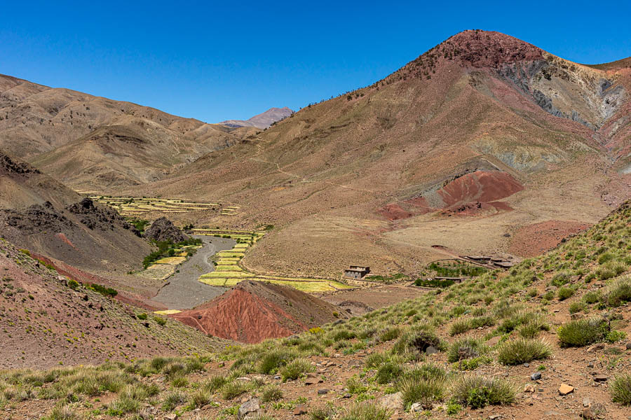 Vallée de Tagoukht, 2020 m,  et sentier vers le camp