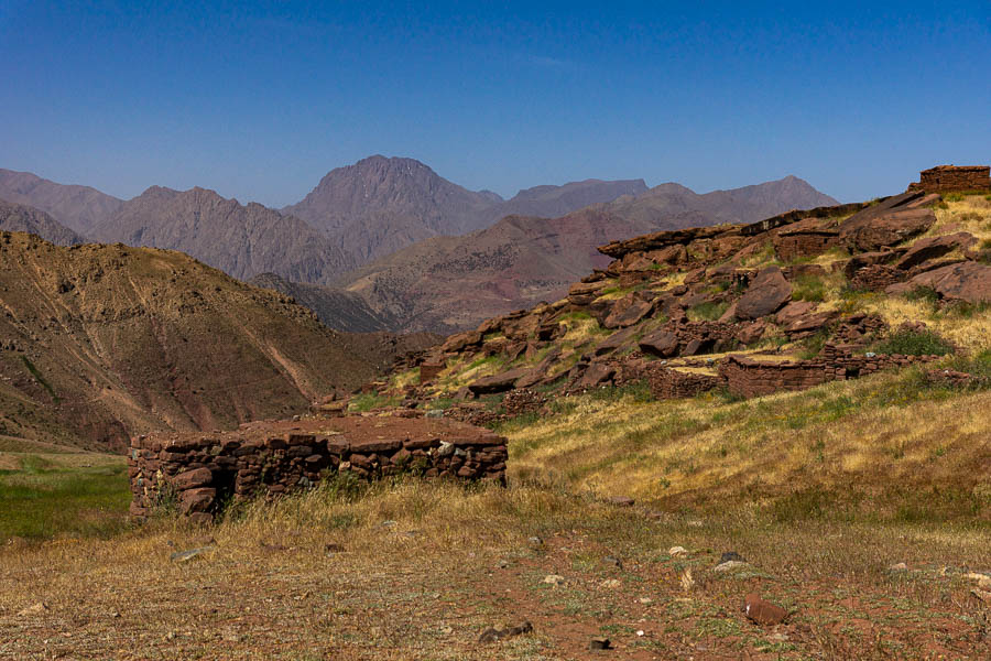 Bergeries, au loin tizi n’Tacheddirt