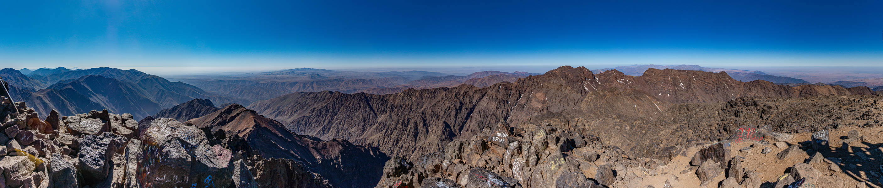 Sommet du Toubkal, 4167 m : vue ouest