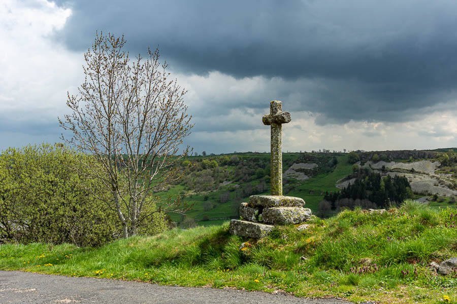 Croix près de Saint-Urcize