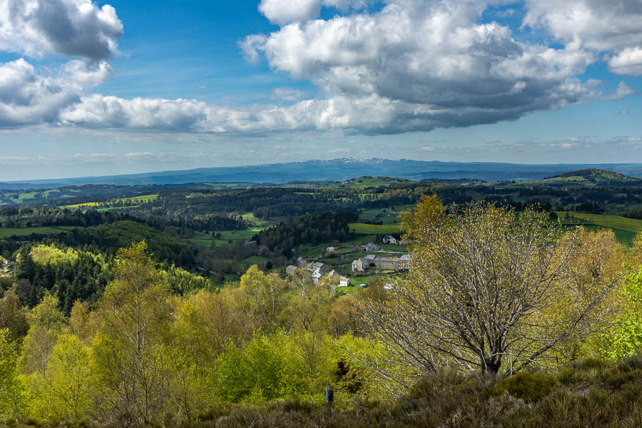 Termes : point de vue vers le Cantal