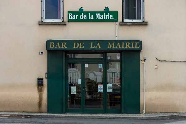 Aumont-Aubrac : bar de la mairie