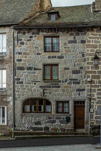 Saint-Urcize : maison ancienne