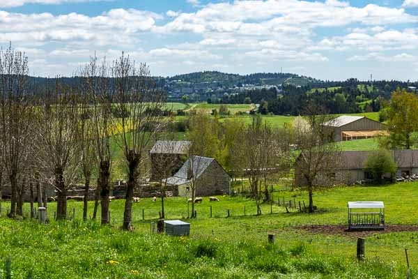 Nozières : vue vers Aumont-Aubrac