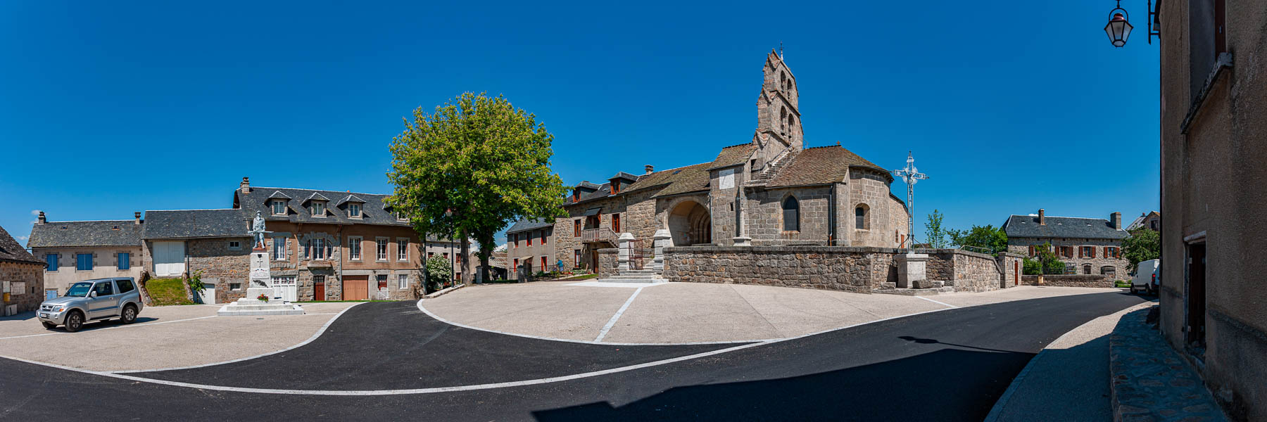 Place du village d'Albaret-le-Comtal