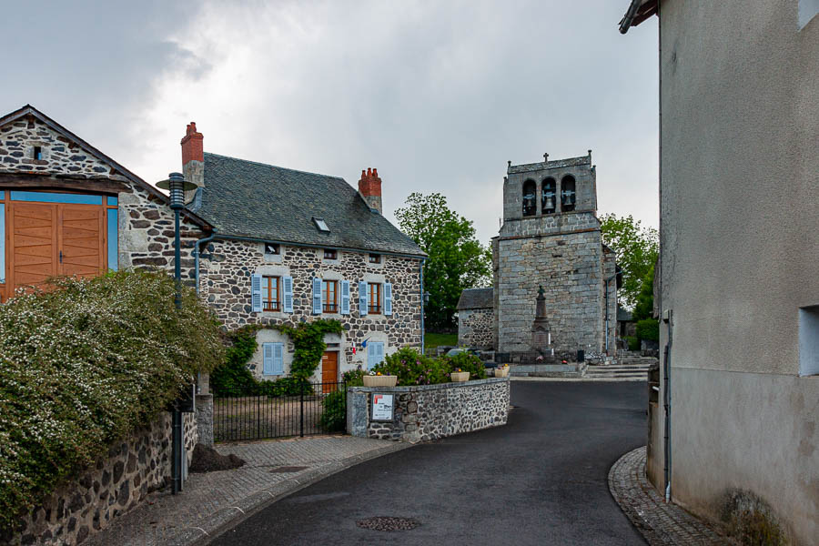 Mairie et église de Loubaresse