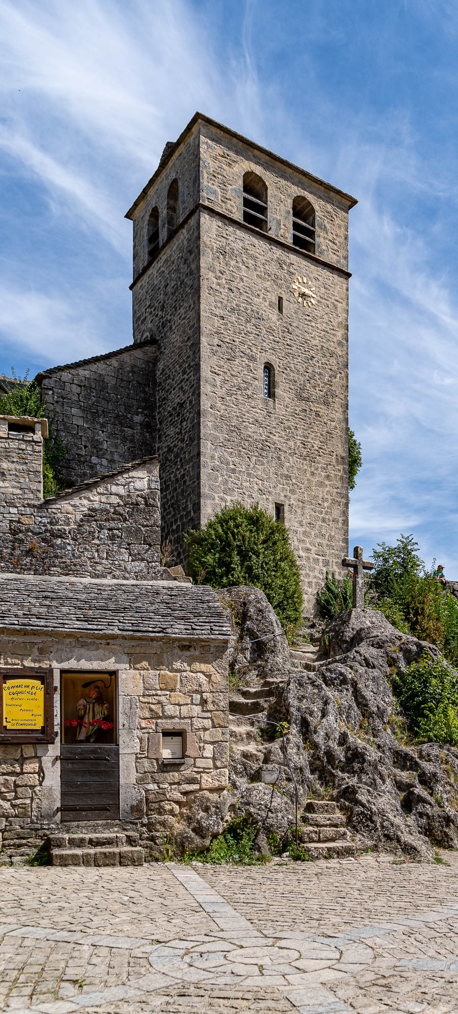 Larzac, la Couvertoirade : église