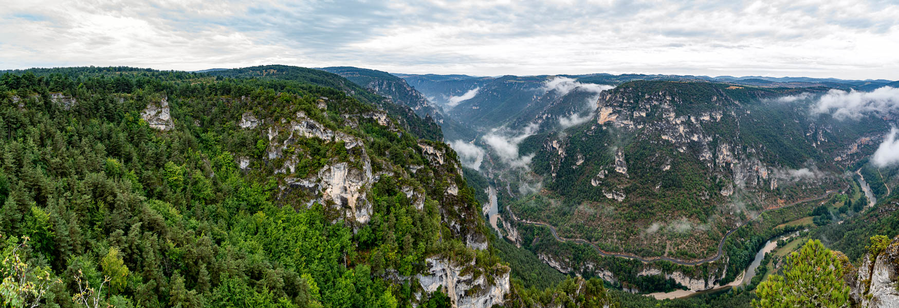 Causse Méjan, roc des Hourtous : gorges du Tarn