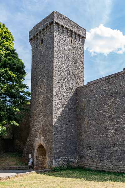 Larzac, la Couvertoirade : entrée nord