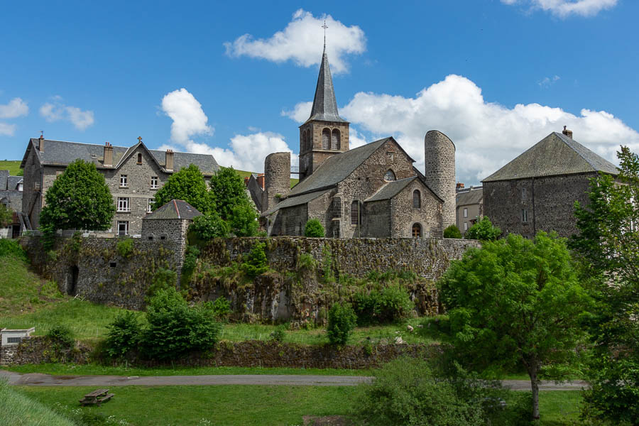 Église fortifiée d'Allanche