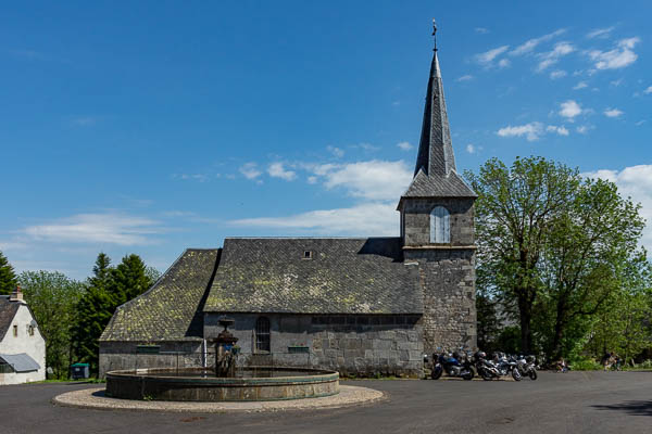Fontaine et église de la Godivelle