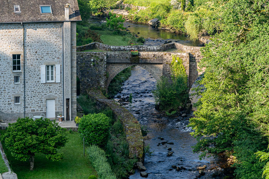 Treignac : vieux pont sur la Vézère