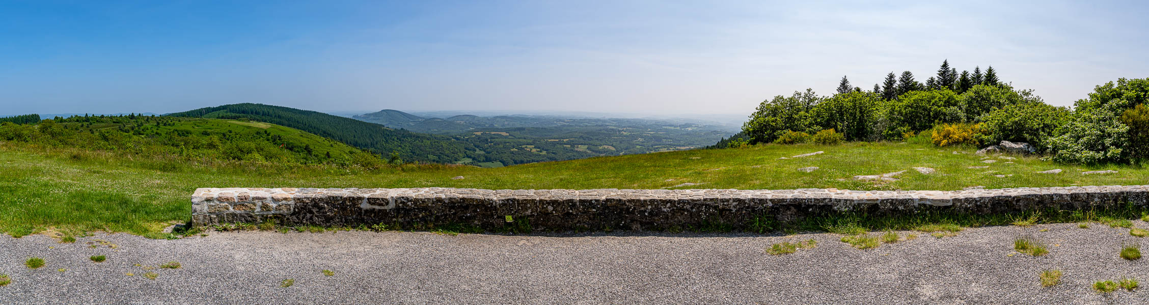 Suc au May : panorama sud-est, puy d'Agnoux