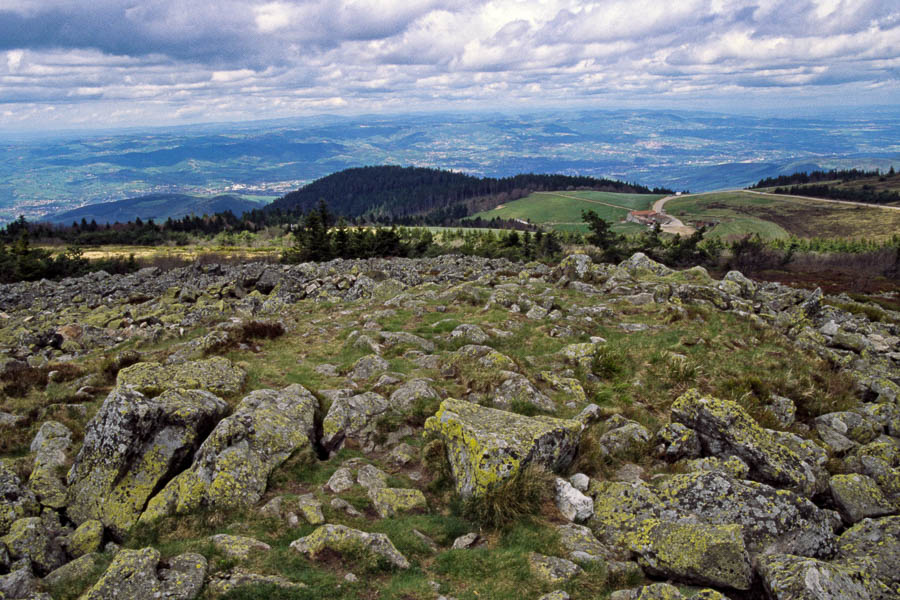 Crêt de la Perdrix, 1432 m : vue nord vers la Jasserie et Saint-Chamond