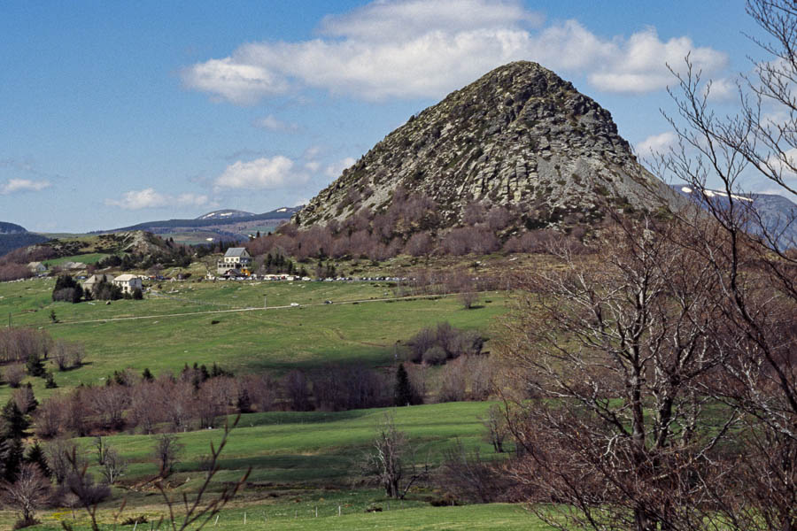 Mont Gerbier-de-Jonc, 1551 m, face sud et sources de la Loire