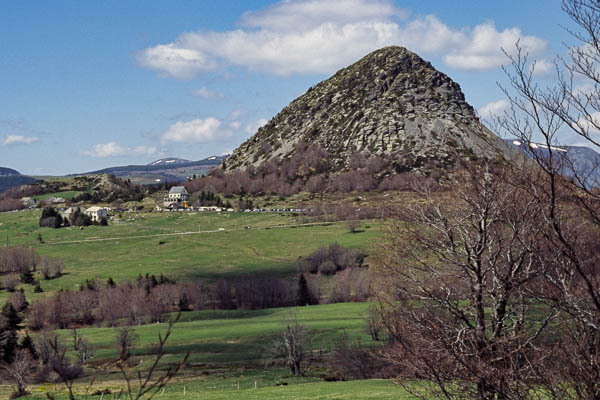 Mont Gerbier-de-Jonc, 1551 m, face sud et sources de la Loire