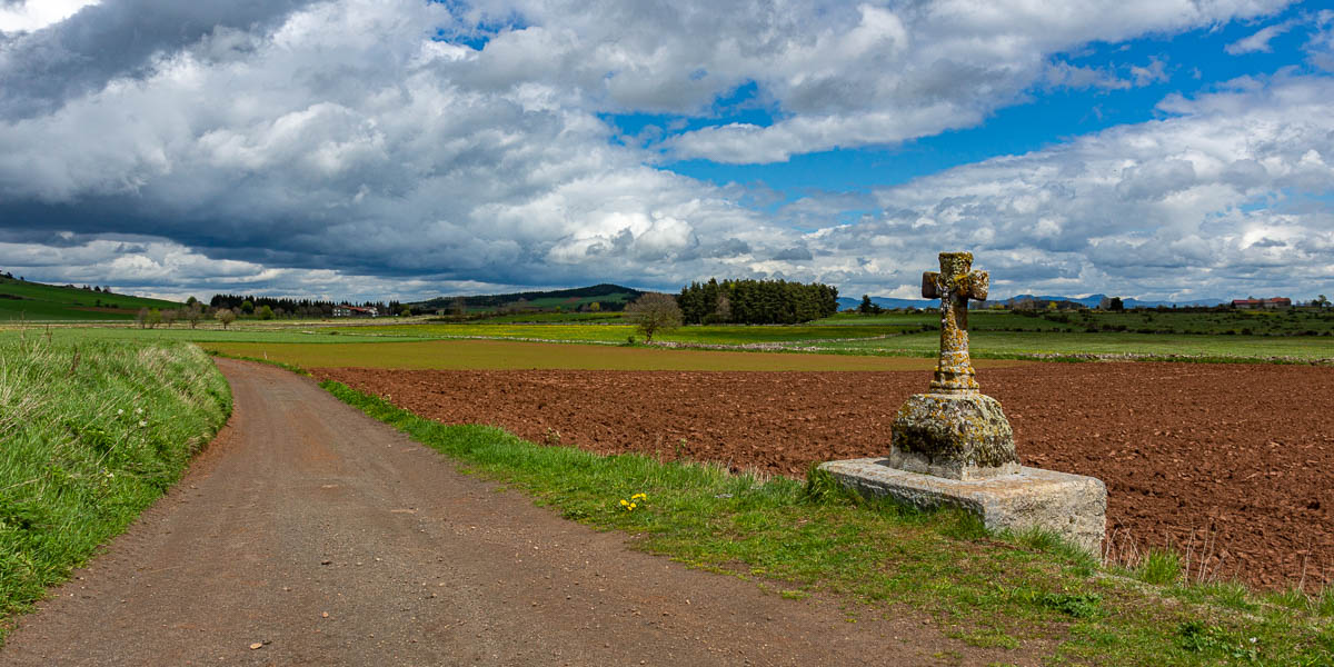 Croix entre Charbonnier et Landos