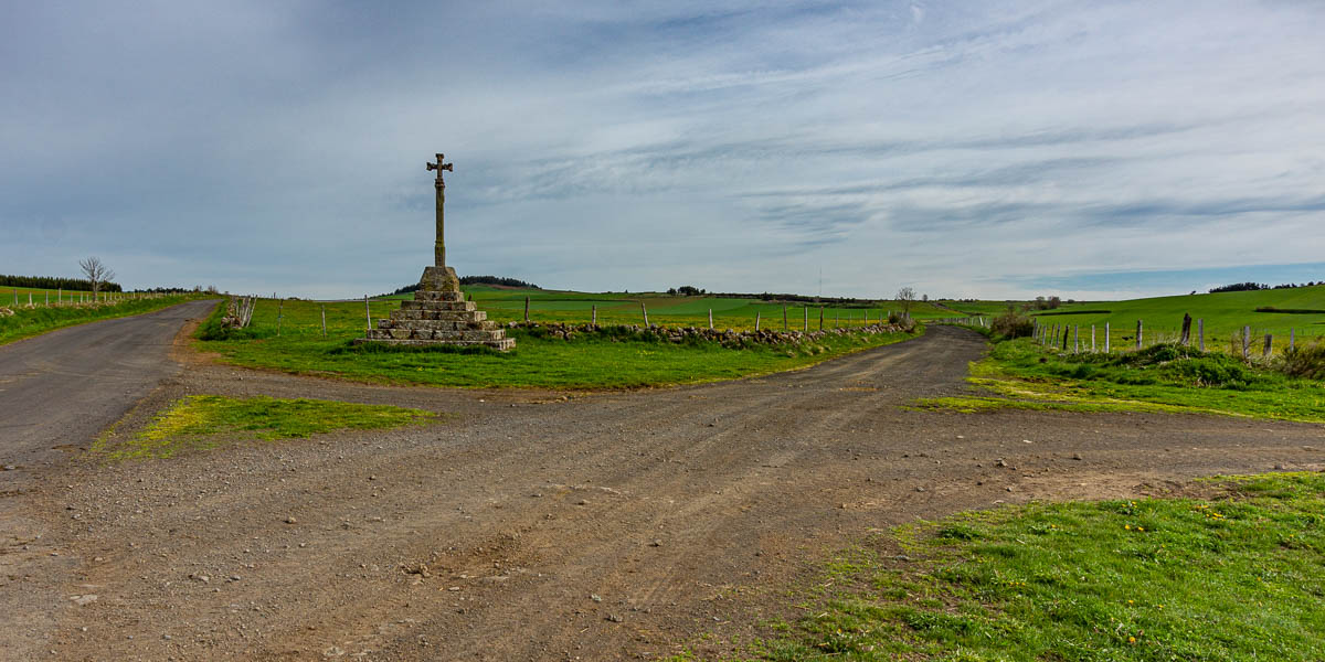 Carrefour de chemins et croix