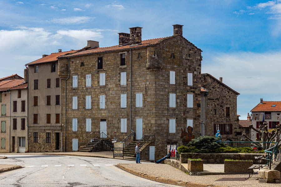 Pradelles : maison fortifiée