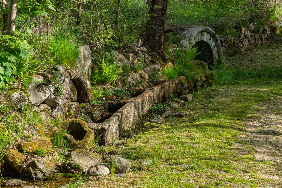 La Garde-Guérin : fontaine