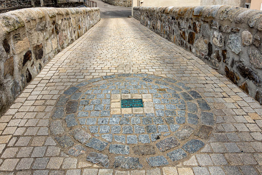 Villefort : pont Saint-Jean, plaque du GR 700