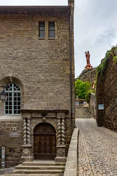 Le Puy-en-Velay : chapelle des Pénitents et Notre-Dame-de-France