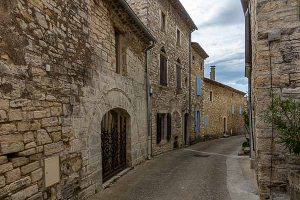 Vézénobres : maisons romanes