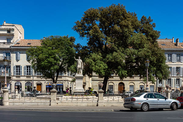 Nîmes : square Antonin