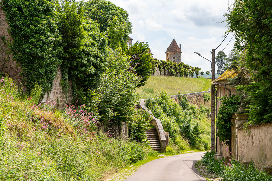 Avallon : remparts et tour Gaujard