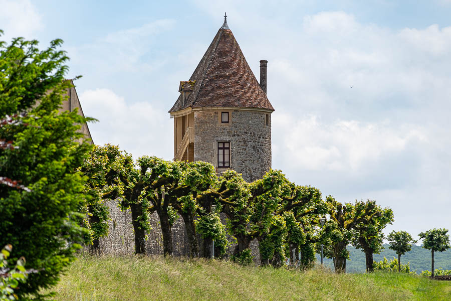 Avallon : remparts et tour Gaujard