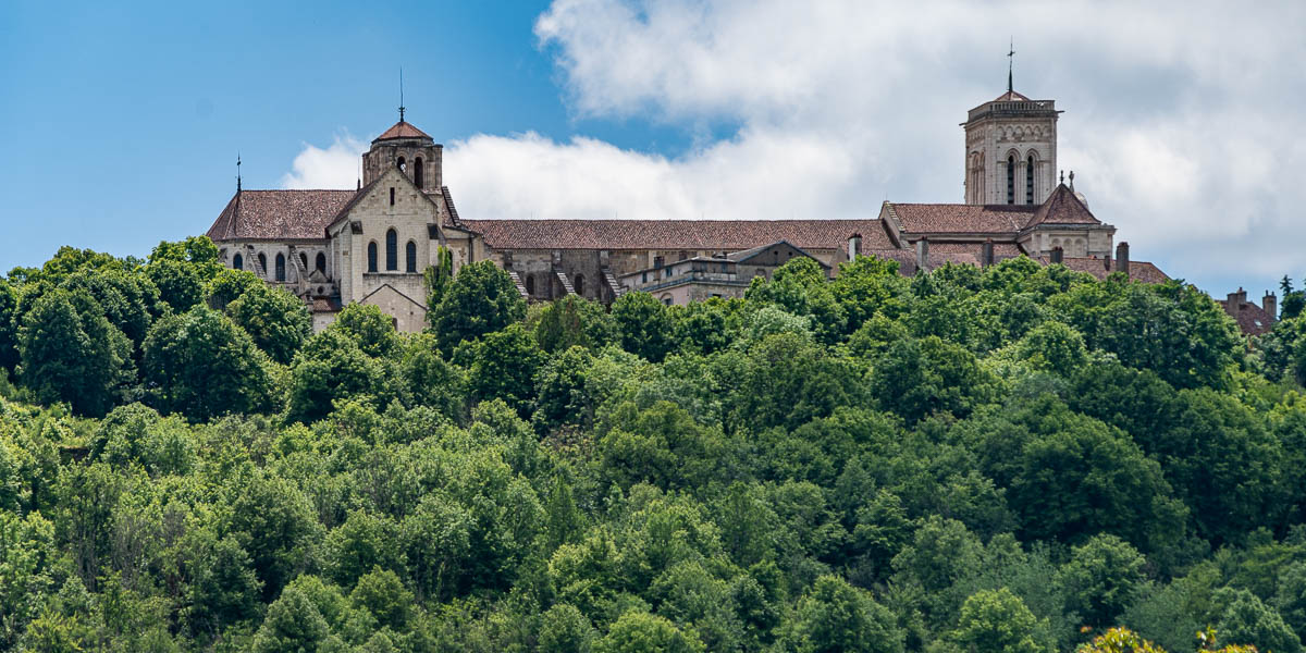 Descente vers Asquins, vue vers Vézelay