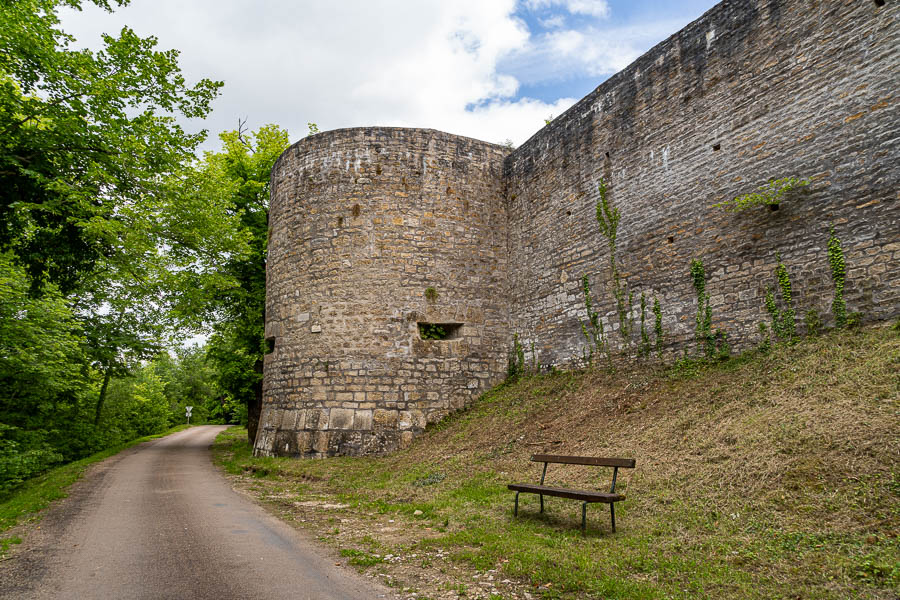 Vézelay : remparts, tour des Ursulines