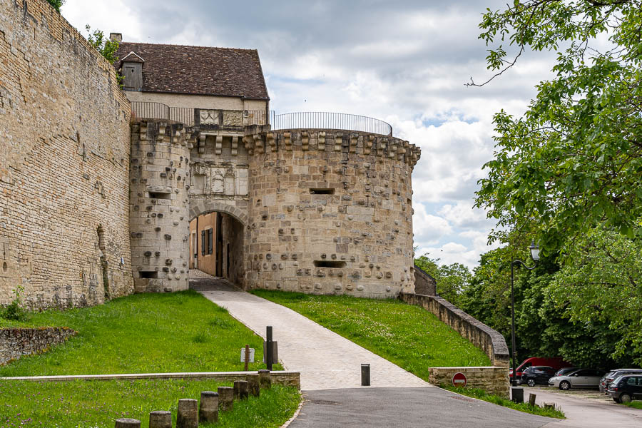 Vézelay : remparts, porte Neuve