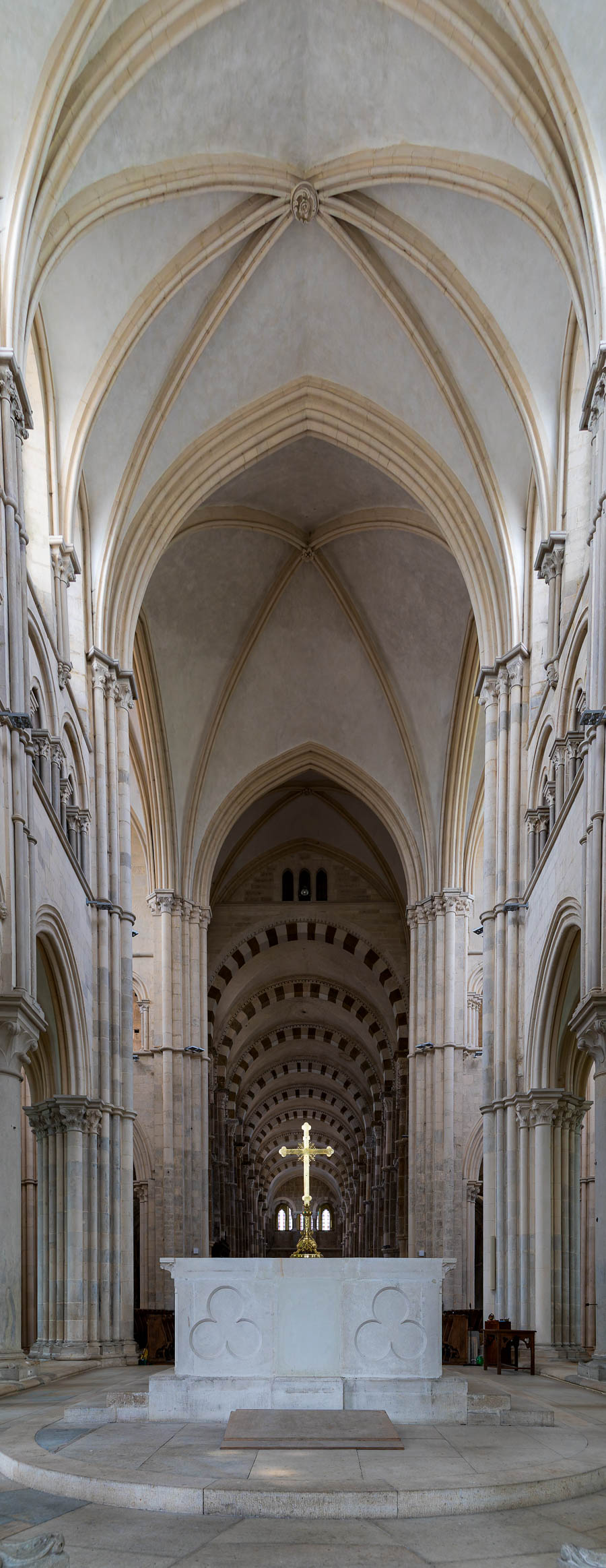 Basilique de Vézelay : autel