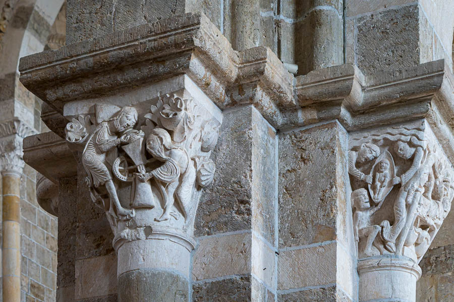Basilique de Vézelay, nef : chapiteau