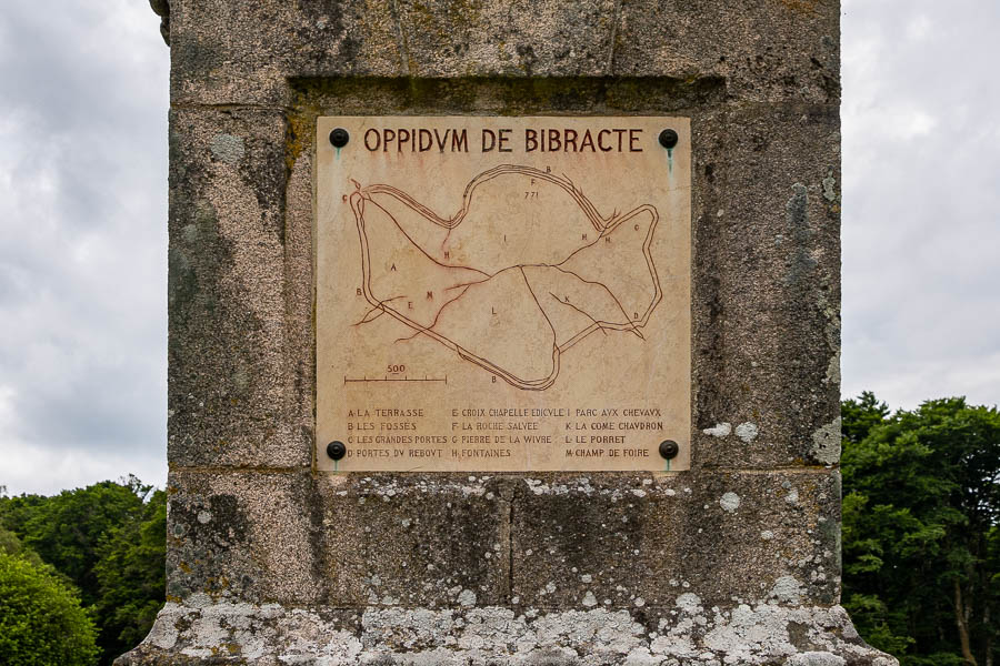 Mont Beuvray : monument du Chaume