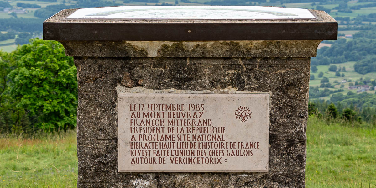 Mont Beuvray : table d'orientation