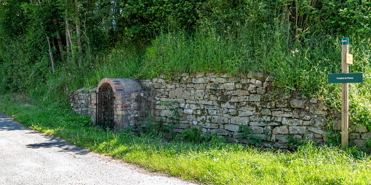 Brion : fontaine de Charas
