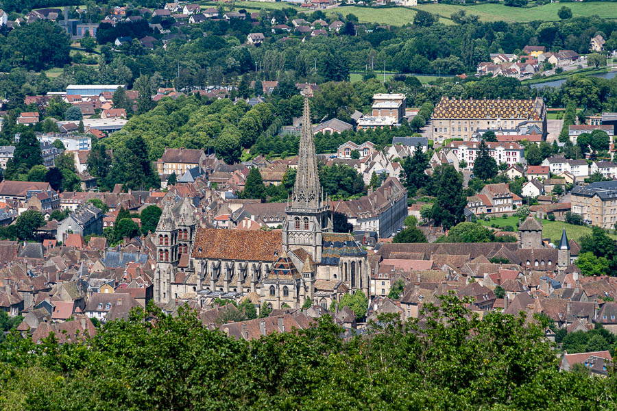 Autun, croix de la Libération : vue vers la ville, cathédrale