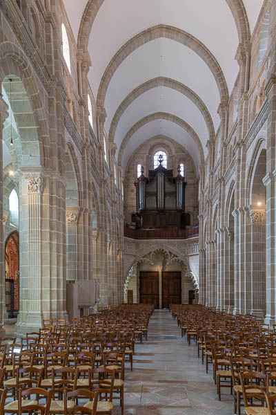 Autun, cathédrale : nef et orgues