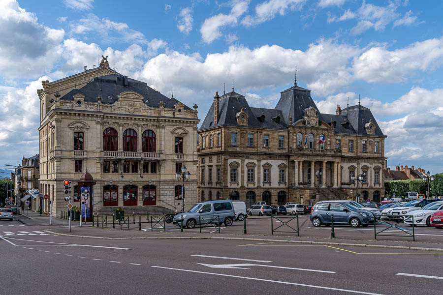 Autun : théâtre et mairie