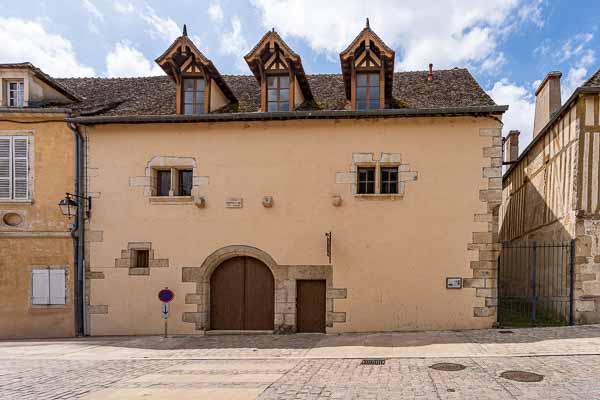 Avallon : rue Bocquillot, grenier à sel, XVe