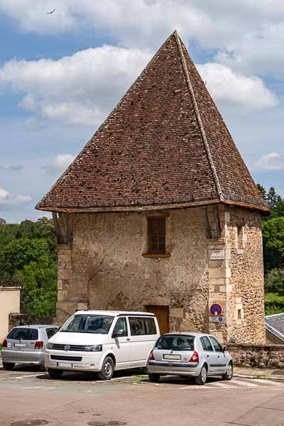 Avallon : tour de l'Escharguet