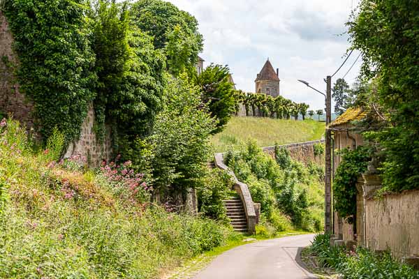 Avallon : remparts et tour Gaujard